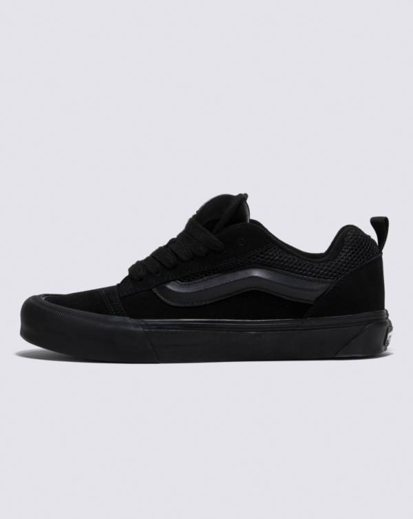 Knu Skool Suede Shoe in black.