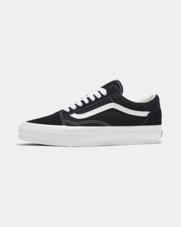 Premium Old Skool Shoe in black.