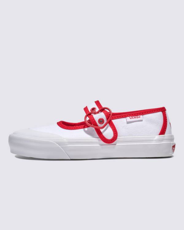 Kids Mary Jane Shoe in white.