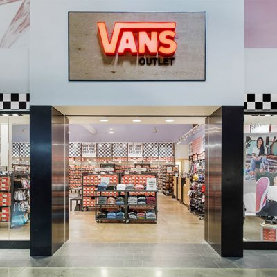vans outlet store hours