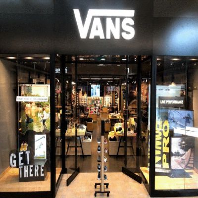 vans store square one