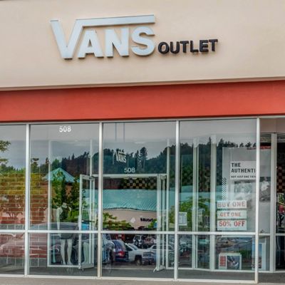 Vans outlet 2025 store near me