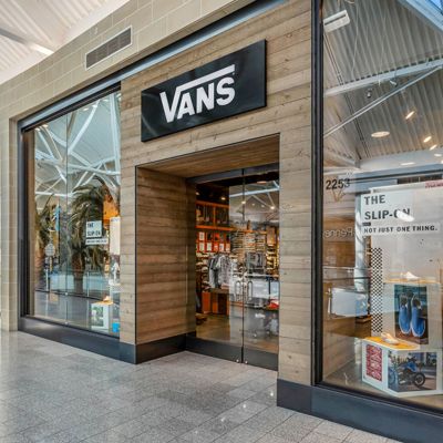 Vans store 2025 hours near me