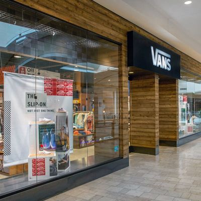 Vans store in outlet green acres mall