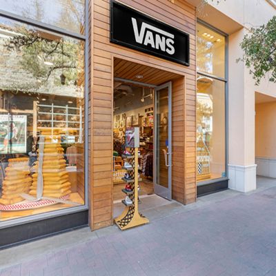 Closest vans hot sale shoe store