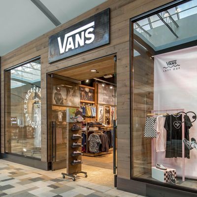 Vans store best sale near here