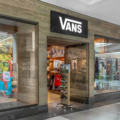 Vans Store - Roosevelt Field Mall in Garden City, NY, 11530