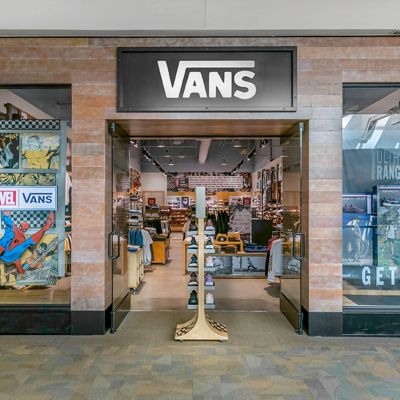 Vans store on outlet state street