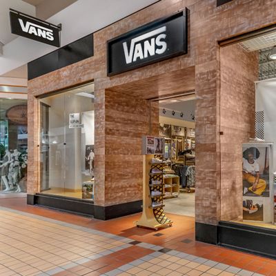 Vans store at 2024 la cantera mall