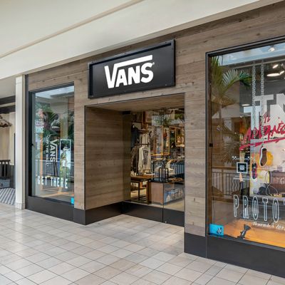 Vans store outlet finder