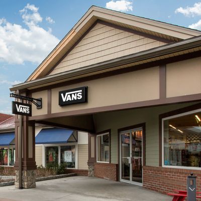 Vans Store Woodbury Commons Premium Outlets in Central Valley