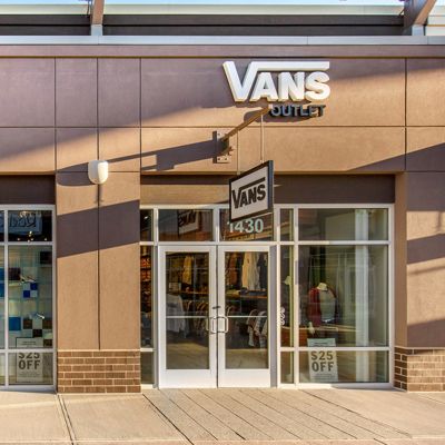 Vans Store - Chicago Premium Outlet in Aurora, IL, 60502