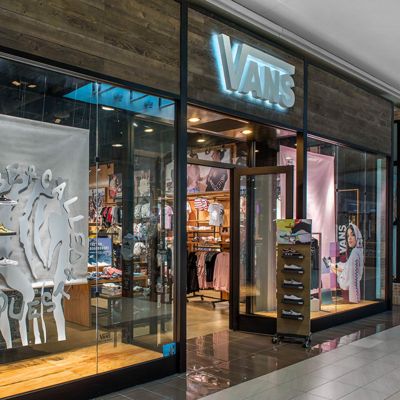 Vans store in arrowhead 2024 mall