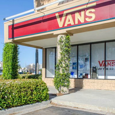 Vans store at hot sale the outlets