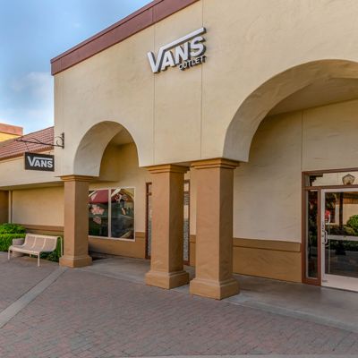 Premium outlet hot sale vans store