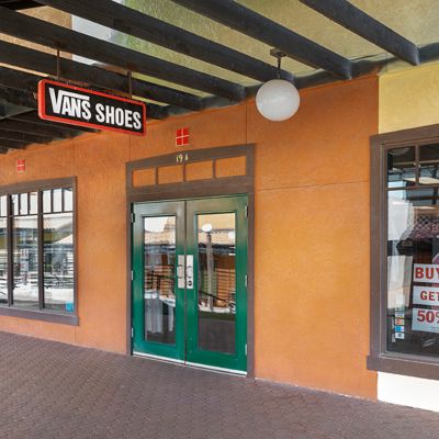 Vans store clearance in tanger outlet