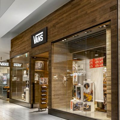 Tienda vans outlet mall plaza vespucio