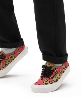 Pink vans with shop leopard print stripe