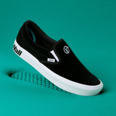 Distort Comfycush Slip-On Shoes | Black | Vans