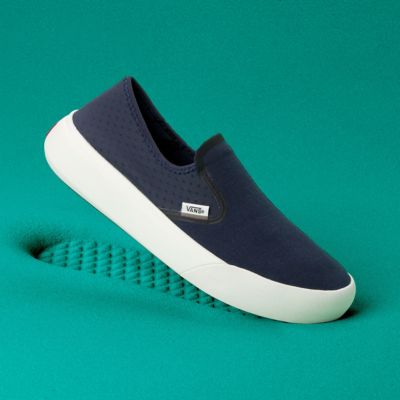 Vans fuzzy 2024 slip on