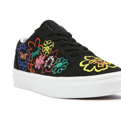 Black best sale vans flowers